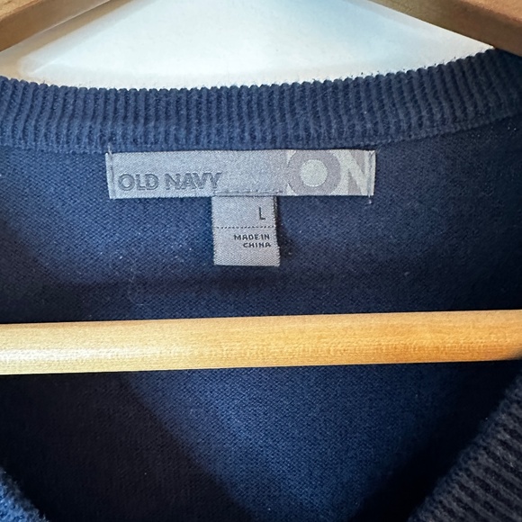 Old Navy Large Men's V-Neck Blue Argyle Sweater vest - Picture 3 of 5